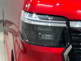 LEDヘッドライトは、点灯の瞬間から最大光量を発揮し、突然暗くなるトンネルなどでの安定感を高めます。