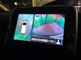 【アラウンドビューモニター】専用のカメラにより、上から見下ろしたような視点で360度クルマの周囲を確認することができます☆死角部分も確認しやすく、狭い場所での切り返しや駐車もスムーズに行えます。