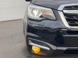 【LEDヘッドライト】悪天候や夜間走行時も良好な視界を確保し安心して運転できる高輝度LEDヘッドライトを装備!点灯速度が早く、消費電力も抑えられています。