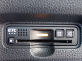 ■【ETC車載器】が装備されています。セットアップをしてお渡しとなり、ETCカードを差し込むだけで高速道路の利用が可能です。