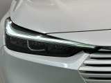 LEDヘッドライトは、点灯の瞬間から最大光量を発揮し、突然暗くなるトンネルなどでの安定感を高めます。