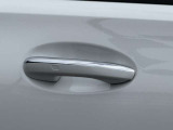 シートヒーターはエアコンより温まるのが早く、寒い日の運転には欠かせない装備です。3段階の温度調節ができ、快適な温度でドライブいただけます。