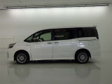 色は人気のホワイトパールクリスタルシャインです。