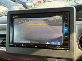 バック駐車が苦手な方や、初めてのお車で不安な方でも後方をナビ画面に映してくれるので、ラクラク停められます。