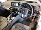 ☆センターパネルを運転席側に僅かに傾けたBMW独特のインパネ☆【駆け抜ける歓び】はここからもスタートしております☆