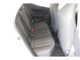 後席シートは分割可倒式。乗せる荷物や乗車人数に合わせて片側ずつ倒すことが出来ます。
