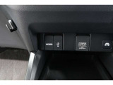 スマートフォンなどの音楽再生が可能なUSB接続ジャック装備車両です♪♪♪