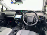 運転席まわりです。 各操作スイッチは使いやすい位置に配置されてます。