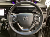 ハンドルにHondaセンシング系のクルーズコントロールやレーンキープアシストなどのスイッチと、オーディオの操作スイッチが装備されています。ハンドルから手を離さず安全に操作できます。