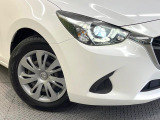 【LEDヘッドライト】悪天候や夜間走行時も良好な視界を確保し安心して運転できる高輝度LEDヘッドライトを装備!点灯速度が早く、消費電力も抑えられています。