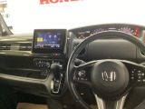 運転席周辺のスマートなレイアウトが、操作のしやすさを実現。快適なドライブをサポートします。