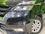 【LEDヘッドライト】悪天候や夜間走行時も良好な視界を確保し安心して運転できる高輝度LEDヘッドライトを装備!点灯速度が早く、消費電力も抑えられています。