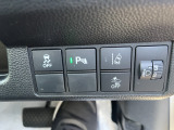 [ VSA (ABS+TCS+横すべり抑制) ]すべりやすい道や、障害物・割り込み車を避けるため急ハンドルを切った時に起こりがちなクルマの姿勢の乱れを抑制し、運転にゆとりをもたらします。