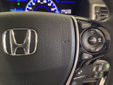 ハンドルにHondaセンシング系のクルーズコントロールやレーンキープアシストなどの操作スイッチが装備されています。ハンドルから手を離さず安全に操作できます。