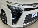 【LEDヘッドライト】悪天候や夜間走行時も良好な視界を確保し安心して運転できる高輝度LEDヘッドライトを装備!点灯速度が早く、消費電力も抑えられています。