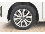 純正なので車に似合うデザインになっていますね。スタッドレスタイヤもご相談下さい。