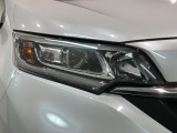 LEDヘッドライトは、点灯の瞬間から最大光量を発揮し、突然暗くなるトンネルなどでの安定感を高めます。