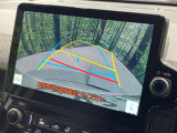 【バックカメラ】駐車時に後方がリアルタイム映像で確認できます。大型商業施設や立体駐車場での駐車時や、夜間のバック時に大活躍!運転スキルに関わらず、今や必須となった装備のひとつです!