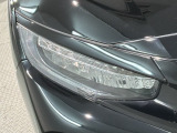 LEDヘッドライトは、点灯の瞬間から最大光量を発揮し、突然暗くなるトンネルなどでの安定感を高めます。
