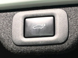 【パワーバックドア】スマートキーや運転席のボタンを押すだけでリアゲートが自動で開閉します!荷物を持っている時や、高い位置にあるバックドアを閉める際に便利な機能です♪