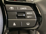 ハンドルにHondaセンシング系のクルーズコントロールやレーンキープアシストなどのスイッチが装備されています。ハンドルから手を離さず安全に操作できます。