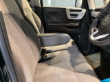 アームレストは、運転中の腕をしっかりと支えることで、疲労を大きく軽減してくれます。