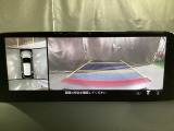 狭い場所での駐車やすれ違いなどでより的確な運転操作に役立つ360&deg;ビューモニターが装備されています。