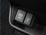 12V電源ソケット、USB接続端子!使いやすい場所に!装備が充実しています♪