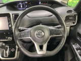 【純正革巻きステアリング】上質な革を使用することで、手にしっかり馴染みとても運転しやすいハンドルです♪