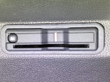 【ETC車載器】カードを挿すだけでゲートをスルー。利用には車両情報を登録する「セットアップ」が別途必要です。