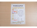 【車両検査証明書】店頭にて、クルマの状態が一目で分かる査証明書を公開中。トヨタ認定検査員が厳しく検査し、状態を点数と図解で表示しています。修復歴はもちろん、傷やヘコミの箇所や程度がご確認いただけます。