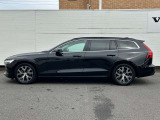 北欧流のラグジュアリーを体現したV60。伝統的なスカンジナビアン・デザインを継承しながら、躍動感にあふれ優雅な雰囲気を身にまとう、新しい潮流を具現化したスタイリングです。
