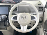 インテリアに合わせたデザインのステアリングは、運転される方のことも考え、運転しやすい形状、大きさです。是非一度、実際に触ってお確かめください。