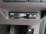 ETC付。高速道路の料金所はキャッシュレスで通過です。サービスエリア等にあるスマートインターの出入りも利用可能でとっても便利。ご納車後すぐにお使い頂けるようセットアップしてのお渡しとなります。