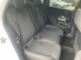 メルセデス・ベンツの定める厳しい基準をクリアしたお車のみをご案内させて頂きます。納車前整備はメーカー規定に基づき当店3Fの指定工場で入念に行なわれます。熟練のメカニックがお客様のお車を整備致します。
