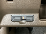 ハンドルの左下にETCがついています。高速道路の料金所の通過も楽々です。 カードの取り出しもしやすい場所についています。