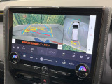 【パノラミックビューモニター】専用のカメラにより、上から見下ろしたような視点で360度クルマの周囲を確認することができます☆死角部分も確認しやすく、狭い場所での切り返しや駐車もスムーズに行えます。