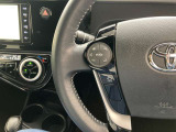 運転中、オーディオの操作をしてて、ハッとしたことはありませんか?ステアリングスイッチは、運転中でもハンドルでオーディオの操作が可能です。安全なドライブをサポートします。