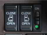 両側パワースライドドア付きだから、狭い駐車スペース等での乗り降り楽々!小さなお子様のいるご家庭には嬉しい装備。