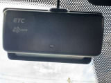 ETCももちろん搭載。いちいち料金所で停車する必要なんて当然ないです。スムーズにストレスなくドライブをお楽しみください。(※支払総額にセットアップ費用は含まれておりません。)