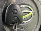【キーレス】少し離れた場所からでもボタン一つでドアの開錠・施錠ができるのでとっても便利!ドアの鍵穴周りに傷をつけることもありません♪