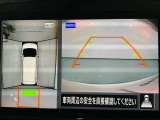 【アラウンドビューモニター】まるでクルマを真上から見ているようなアラウンドビューモニターで運転をサポート。運転席から見えにくい車の四隅や後方もモニターでしっかり見えます。
