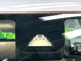 【スマートアシスト】走行中に前方の車両等を認識し、衝突しそうな時は警報とブレーキで衝突回避と被害軽減をアシスト。より安全にドライブをお楽しみいただけます。