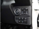 電動のスライドドアで楽々スムース!運転席から開閉の操作ができます!&スタートスイッチを押してエンジン始動ができるスマートキーが装備されています♪ポケットや鞄からキーを出さずに乗り込めます♪