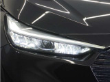 【LEDヘッドライト+デイタイムランニングランプ】主流のLEDヘッドライトに、日中でも他者からの視認性を良くするデイタイムランニングランプ装備!スタイリッシュでかっこよく仕上がっています。