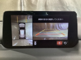 狭い場所での駐車やすれ違いなどでより的確な運転操作に役立つ360&deg;ビューモニターが装備されています。