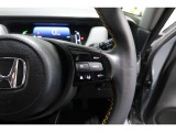 Hondaセンシングの機能のひとつ、アダプティブクルーズコントロール付!アクセルから足を離しても設定したスピードと前車との車間を保ち走行してくれます!車線維持もアシスト☆高速道路で疲労軽減ですね☆