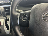 運転中、オーディオの操作をしてて、ハッとしたことはありませんか?ステアリングスイッチは、運転中でもハンドルでオーディオの操作が可能です。安全なドライブをサポートします。