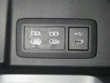 【充電用USB端子】デバイスの充電に便利です。※実際の接続端子は写真で確認or店舗までご気軽にお問合せください♪