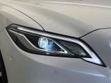 【LEDヘッドライト】悪天候や夜間走行時も良好な視界を確保し安心して運転できる高輝度LEDヘッドライトを装備!点灯速度が早く、消費電力も抑えられています。